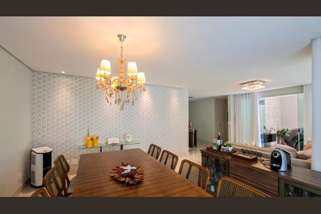 Sala de casa à venda com 5 quartos, 310m² em Cidade Nova, Belo Horizonte