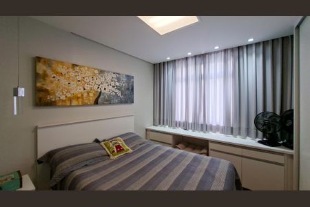 Casa à venda com 310m², 5 quartos e 4 vagas Casa à venda com 310m², 5 quartos e 4 vagasQuarto 4