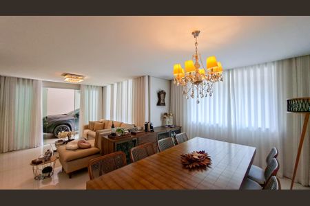 Sala de casa à venda com 5 quartos, 310m² em Cidade Nova, Belo Horizonte