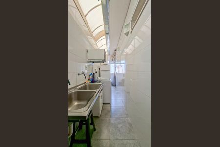 Casa à venda com 310m², 5 quartos e 4 vagas Casa à venda com 310m², 5 quartos e 4 vagasCozinha e Área de Serviço