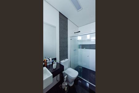 Casa à venda com 310m², 5 quartos e 4 vagas Casa à venda com 310m², 5 quartos e 4 vagasBanheiro da Suíte