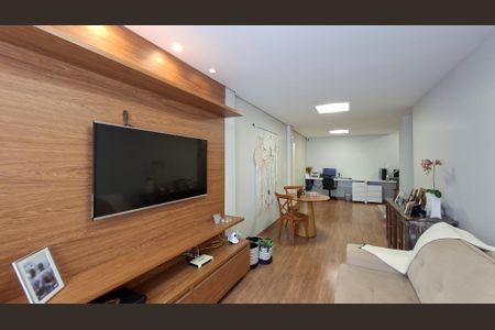 Casa à venda com 310m², 5 quartos e 4 vagas Casa à venda com 310m², 5 quartos e 4 vagasEscritório