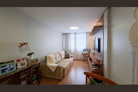 Casa à venda com 310m², 5 quartos e 4 vagas Casa à venda com 310m², 5 quartos e 4 vagasEscritório