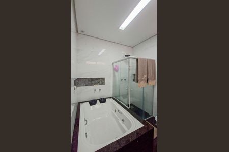 Casa à venda com 310m², 5 quartos e 4 vagas Casa à venda com 310m², 5 quartos e 4 vagasBanheiro da Suíte 3