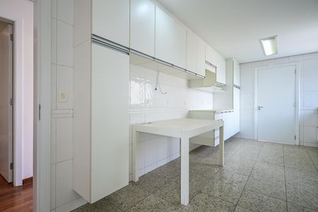 Apartamento para alugar com 210m², 4 quartos e 4 vagasCozinha