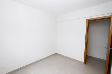 Apartamento à venda com 86m², 3 quartos e 2 vagasQuarto 2