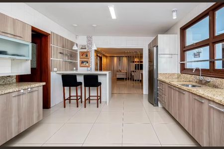 Cozinha  de casa à venda com 3 quartos, 420m² em Scharlau, São Leopoldo