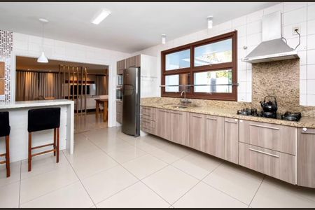 Cozinha  de casa à venda com 3 quartos, 420m² em Scharlau, São Leopoldo