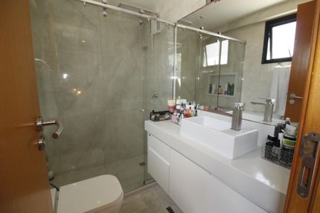 Casa de condomínio para alugar com 133m², 3 quartos e 2 vagasBanheiro Suíte 