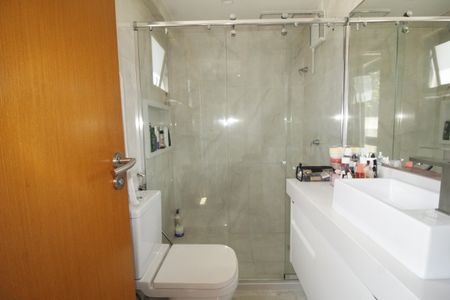 Casa de condomínio para alugar com 133m², 3 quartos e 2 vagasBanheiro Suíte 