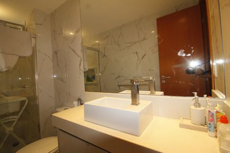 Casa de condomínio para alugar com 133m², 3 quartos e 2 vagasBanheiro corredor 