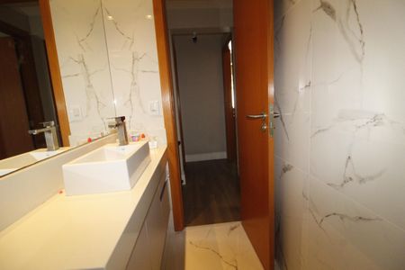 Casa de condomínio para alugar com 133m², 3 quartos e 2 vagasBanheiro corredor 