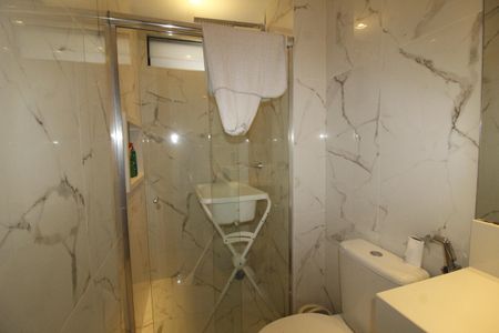 Casa de condomínio para alugar com 133m², 3 quartos e 2 vagasBanheiro corredor 