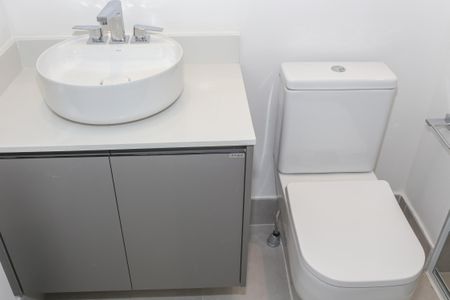 Banheiro de kitnet/studio para alugar com 1 quarto, 30m² em Perdizes, São Paulo