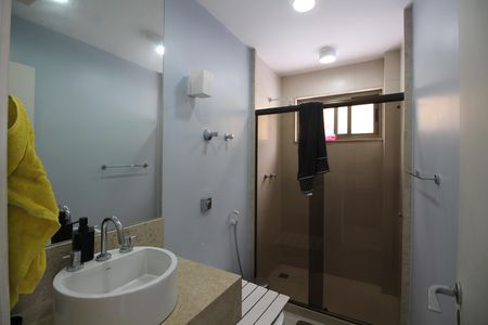 Casa de condomínio para alugar com 500m², 3 quartos e 4 vagasBanheiro Social