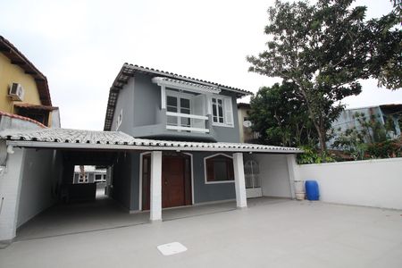Casa de condomínio para alugar com 500m², 3 quartos e 4 vagasFrente