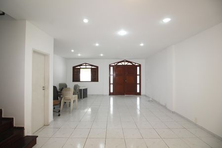 Casa de condomínio para alugar com 500m², 3 quartos e 4 vagasSala