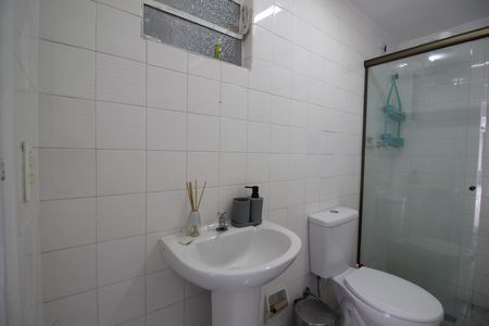 Casa de condomínio para alugar com 500m², 3 quartos e 4 vagasBanheiro de Serviço