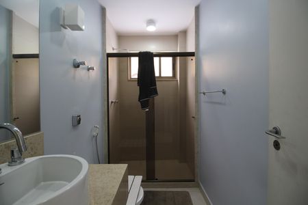 Casa de condomínio para alugar com 500m², 3 quartos e 4 vagasBanheiro Social
