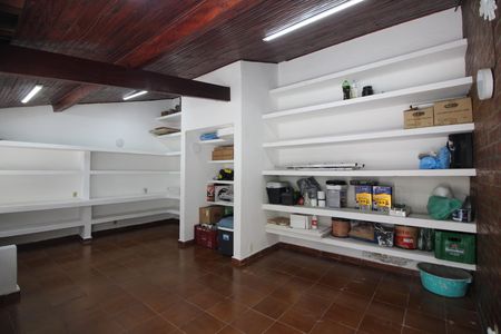 Casa de condomínio para alugar com 500m², 3 quartos e 4 vagasAteliê