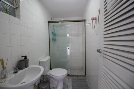 Casa de condomínio para alugar com 500m², 3 quartos e 4 vagasBanheiro de Serviço