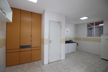 Casa de condomínio para alugar com 500m², 3 quartos e 4 vagasCozinha