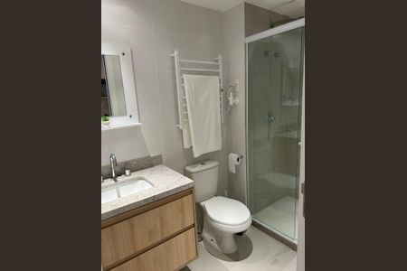 Banheiro  de kitnet/studio para alugar com 1 quarto, 30m² em Auxiliadora, Porto Alegre