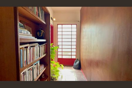 Casa à venda com 760m², 8 quartos e 2 vagas Casa à venda com 760m², 8 quartos e 2 vagasEntrada