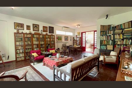 Casa à venda com 760m², 8 quartos e 2 vagas Casa à venda com 760m², 8 quartos e 2 vagasSala