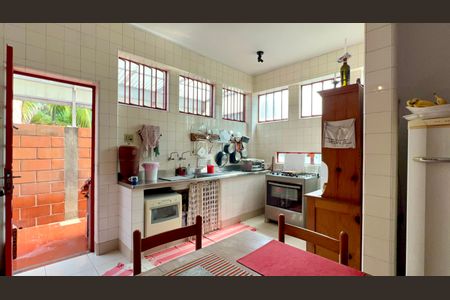 Casa à venda com 760m², 8 quartos e 2 vagas Casa à venda com 760m², 8 quartos e 2 vagasCozinha