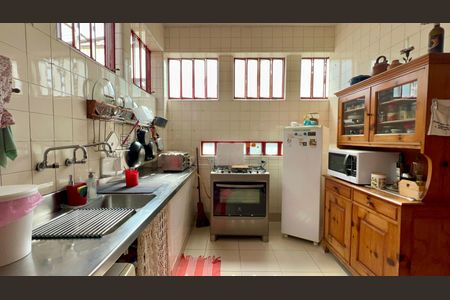 Casa à venda com 760m², 8 quartos e 2 vagas Casa à venda com 760m², 8 quartos e 2 vagasCozinha