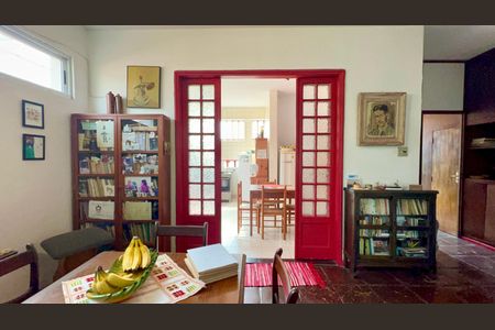 Casa à venda com 760m², 8 quartos e 2 vagas Casa à venda com 760m², 8 quartos e 2 vagasSala