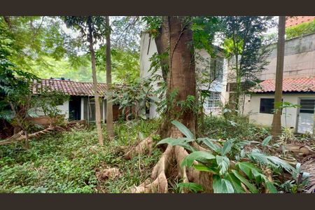 Casa à venda com 760m², 8 quartos e 2 vagas Casa à venda com 760m², 8 quartos e 2 vagasQuintal