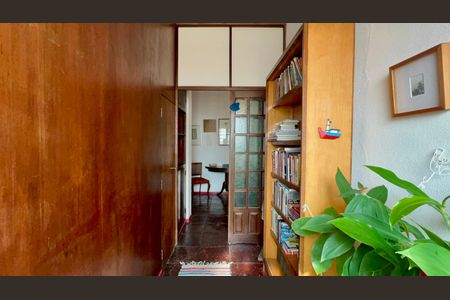 Casa à venda com 760m², 8 quartos e 2 vagas Casa à venda com 760m², 8 quartos e 2 vagasEntrada