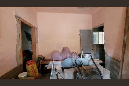 Sala de casa para alugar com 2 quartos, 72m² em Fundos, Rio de Janeiro