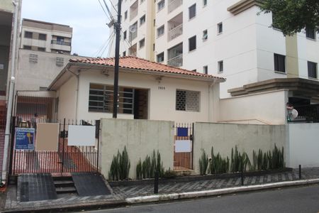 Casa para alugar com 110m², 2 quartos e 2 vagasFachada