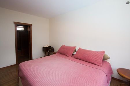 Casa à venda com 395m², 3 quartos e 4 vagas