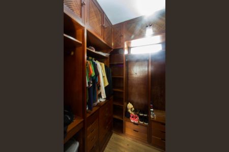 Casa à venda com 395m², 3 quartos e 4 vagas