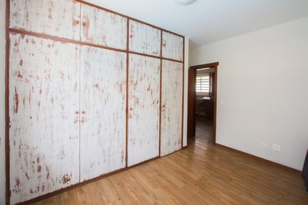 Casa à venda com 395m², 3 quartos e 4 vagas