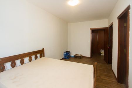 Casa à venda com 395m², 3 quartos e 4 vagas