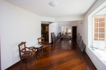 Casa à venda com 395m², 3 quartos e 4 vagas