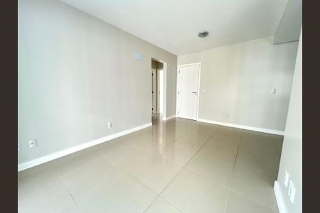 Apartamento para alugar com 67m², 2 quartos e 1 vagaSala