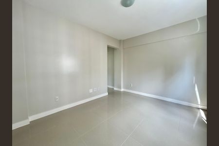 Apartamento para alugar com 67m², 2 quartos e 1 vagaSuíte 