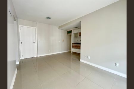 Apartamento para alugar com 67m², 2 quartos e 1 vagaSala