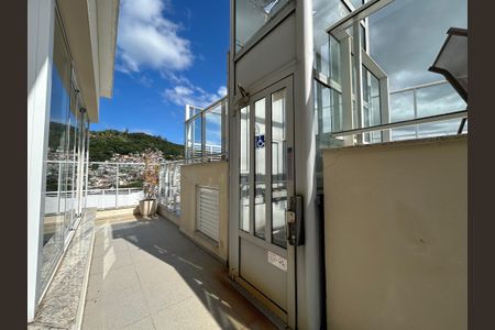 Apartamento para alugar com 67m², 2 quartos e 1 vagaÁrea comum - Piscina