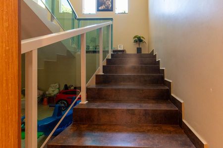 Casa para alugar com 432m², 4 quartos e 3 vagasEscada