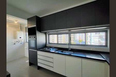 Cozinha de apartamento para alugar com 2 quartos, 71m² em Centro, Florianópolis