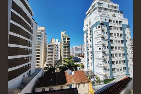 Suite - vista de apartamento para alugar com 2 quartos, 71m² em Centro, Florianópolis