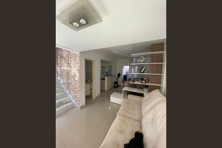 Casa de condomínio à venda com 126m², 3 quartos e 2 vagas