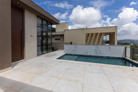 Casa de condomínio à venda com 455m², 3 quartos e 4 vagas Casa de condomínio à venda com 455m², 3 quartos e 4 vagasPiscina